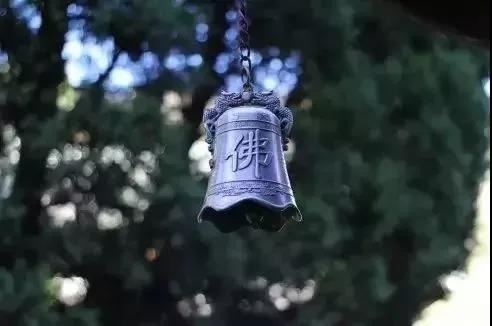 夜宿昭亭寺舍弟以公事归城中与梅公泽邵公序昆仲待月山亭取酒共饮明日舍弟有诗次其韵 - 李弥逊 - 唐代 - 诗词配图