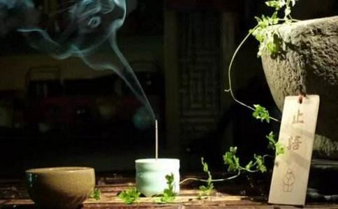 夜听许十损诵诗爱而有作 - 杜甫 - 唐代 - 诗词配图